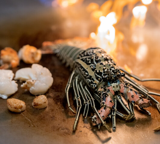 JOALI BEING Teppanyaki Grilled Lobster, Scallops And Shrimps